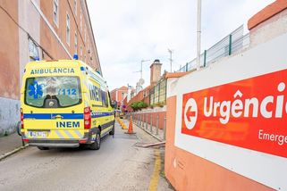 Tragédie v Portugalsku: Batole zůstalo osm hodin zavřené v mikrobusu jeslí, nepřežilo - Novinky